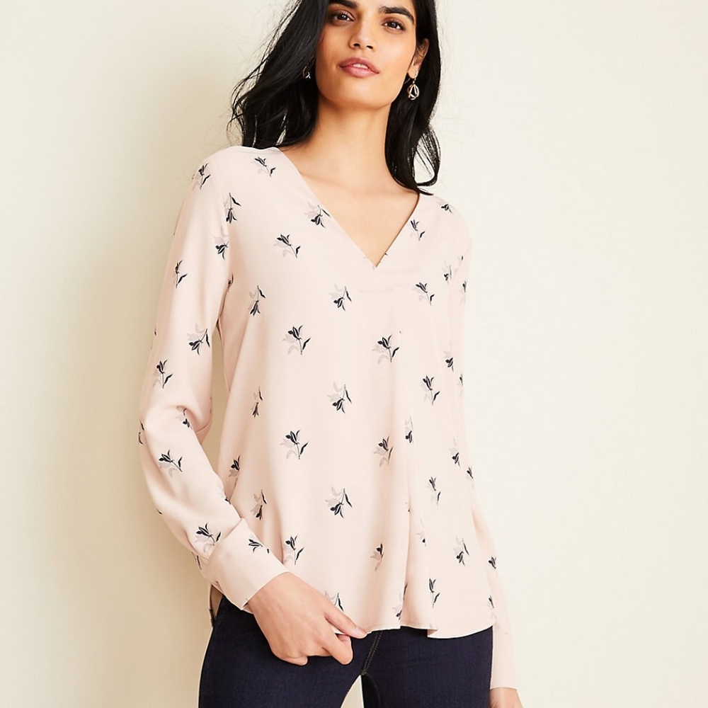 Ann Tayor Floral, Mixed Media, Pleat Front Top, M